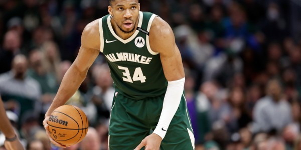 九游体育APP-格里芬：新赛季MVP我会选字母哥 他会场均打40分钟且数据惊人