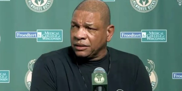 九游体育APP-里弗斯：扬尼斯不在场的每一分钟，球队的实力都会大打折扣