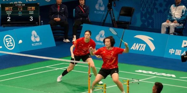 九游体育下载-74万一刀两断！何冰娇的羽球人生就此定格 出国打球或是她的选项|国羽|银牌|江苏|体育局|巴黎奥运会_新浪体育_新浪新闻