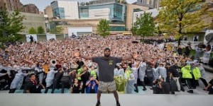 九游体育-国王爱你！耐克晒詹姆斯中国行成都站大合影：找到自己了吗？