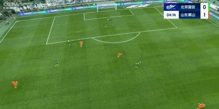 【中超】1场3红！法比奥双响 10人国安6比1胜9人泰山